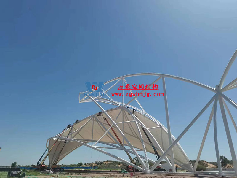 膜結(jié)構(gòu)大門出入口的優(yōu)勢特點(diǎn) 膜結(jié)構(gòu)大門出入口的優(yōu)勢特點(diǎn)