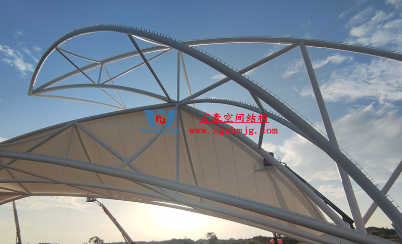 膜結(jié)構(gòu)大門出入口的優(yōu)勢特點(diǎn) 膜結(jié)構(gòu)大門出入口的優(yōu)勢特點(diǎn)